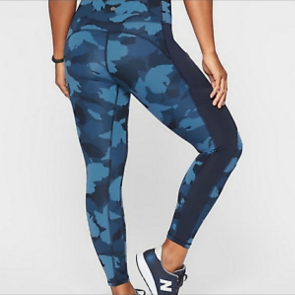 Athleta Women's Blue Camo Athletic Compression Fit Leggings With Pockets szM - Picture 2 of 9